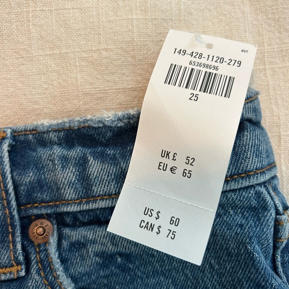 Abercrombie the Mom Short High Rise - Picture 3 of 3